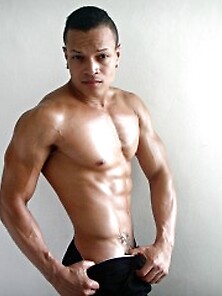 Brunette Andres Mauricio Perform