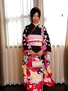 Gorgeous Japanese Geisha Poses In Her New Kimono