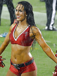 Sexy Women 129 - Cheerleaders In Rain