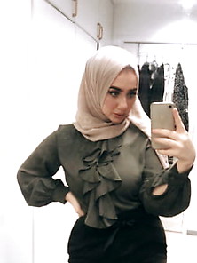 Hot Hijab Insta Bitch