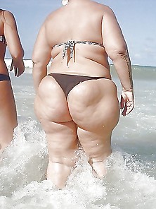 Big Booties At The Beach