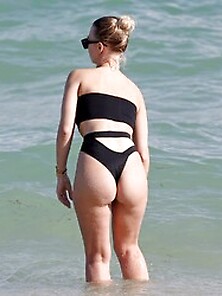 Bianca Elouise Wearing A Thong Bikini In Miami
